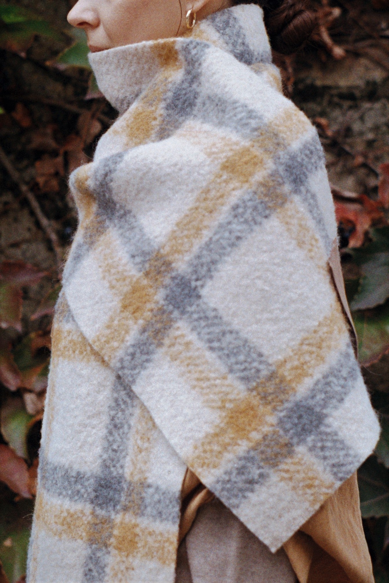 Beige&grey alpaca plaid scarf