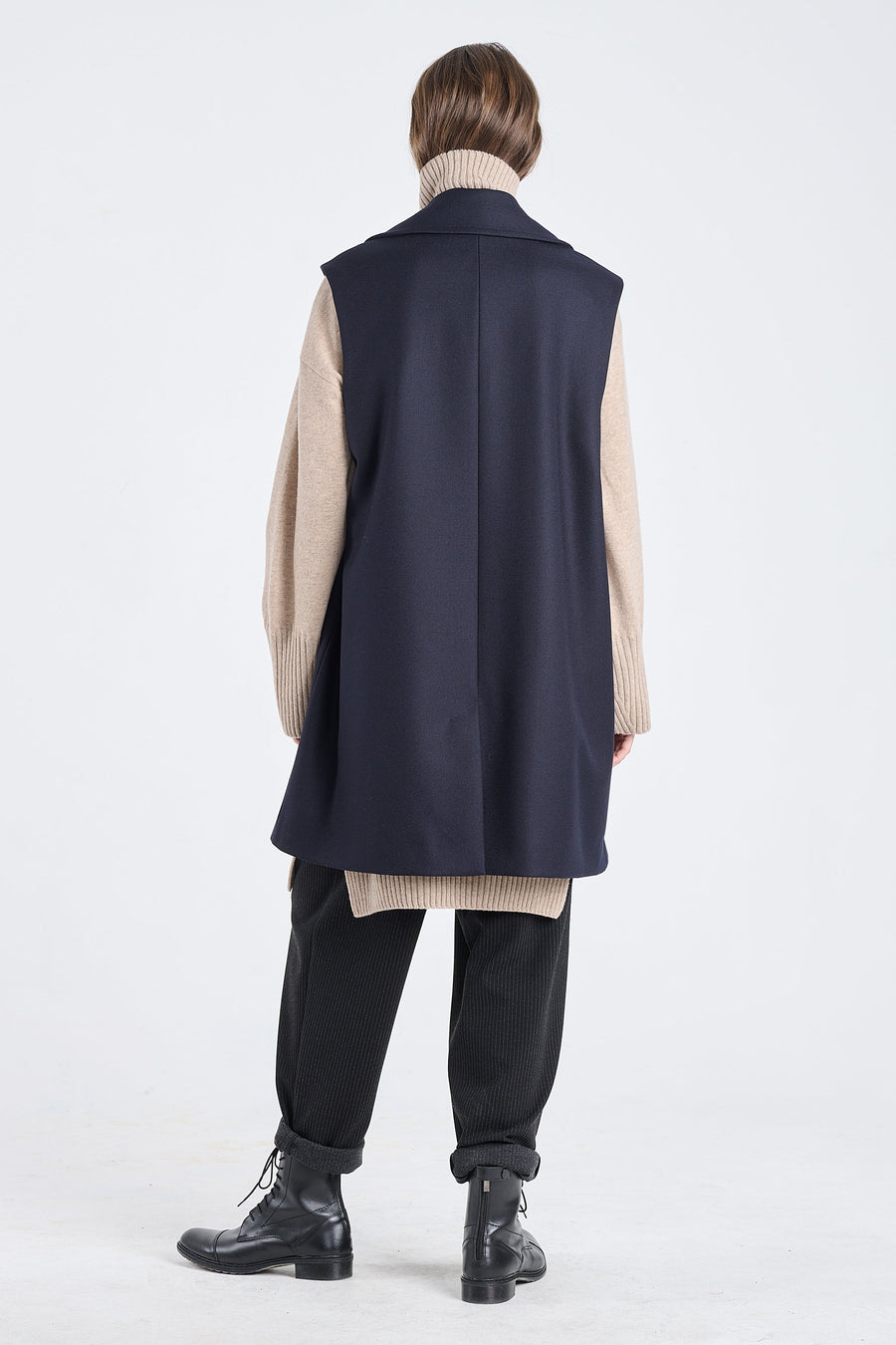 Dark blue wool coat with detachablee sleeves