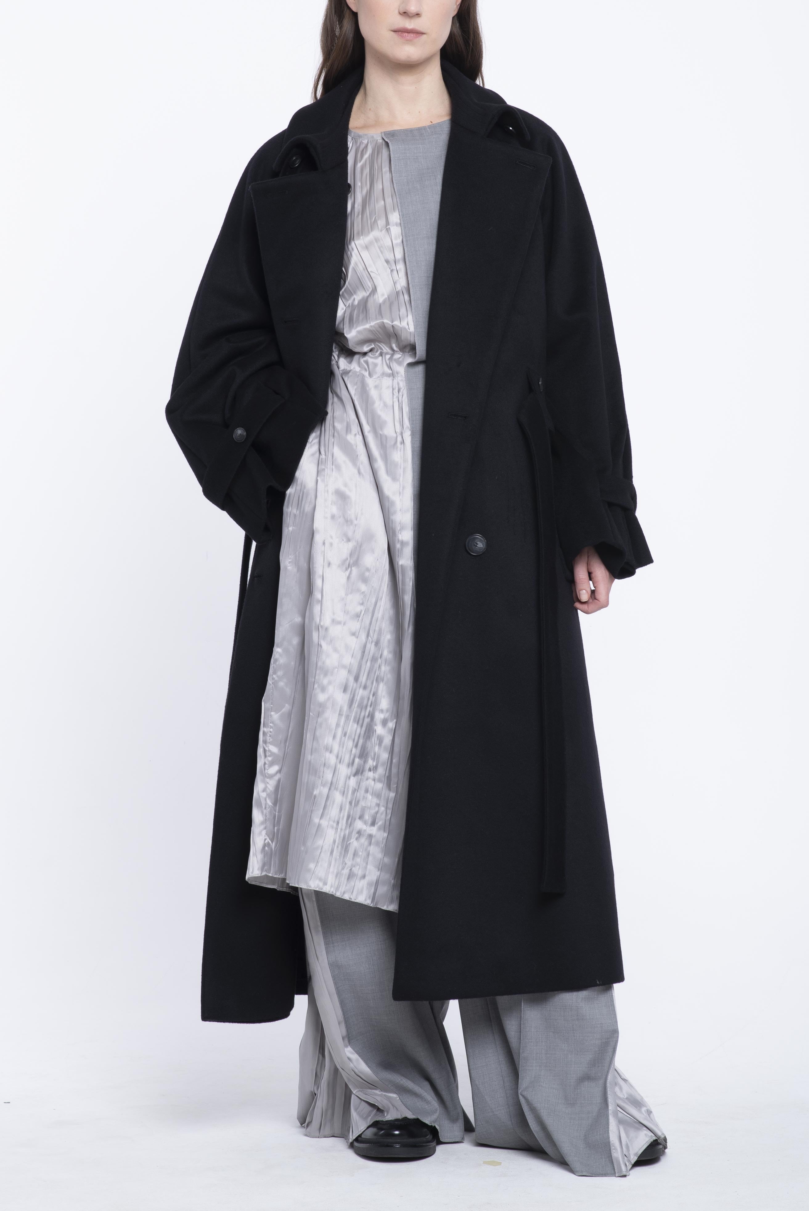 Black cashmere coat with trench details