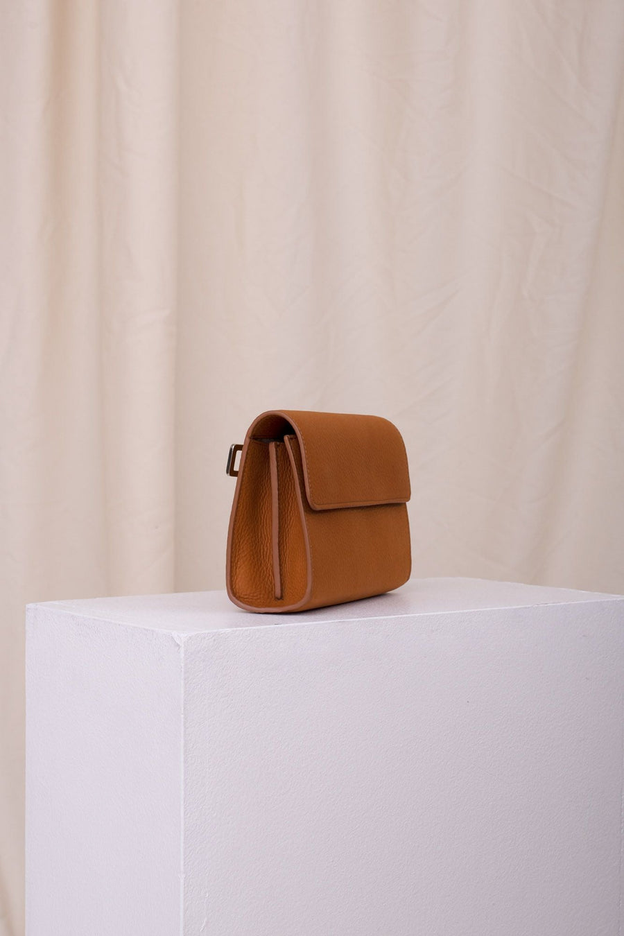 Honey aniline leather multi-strap bag