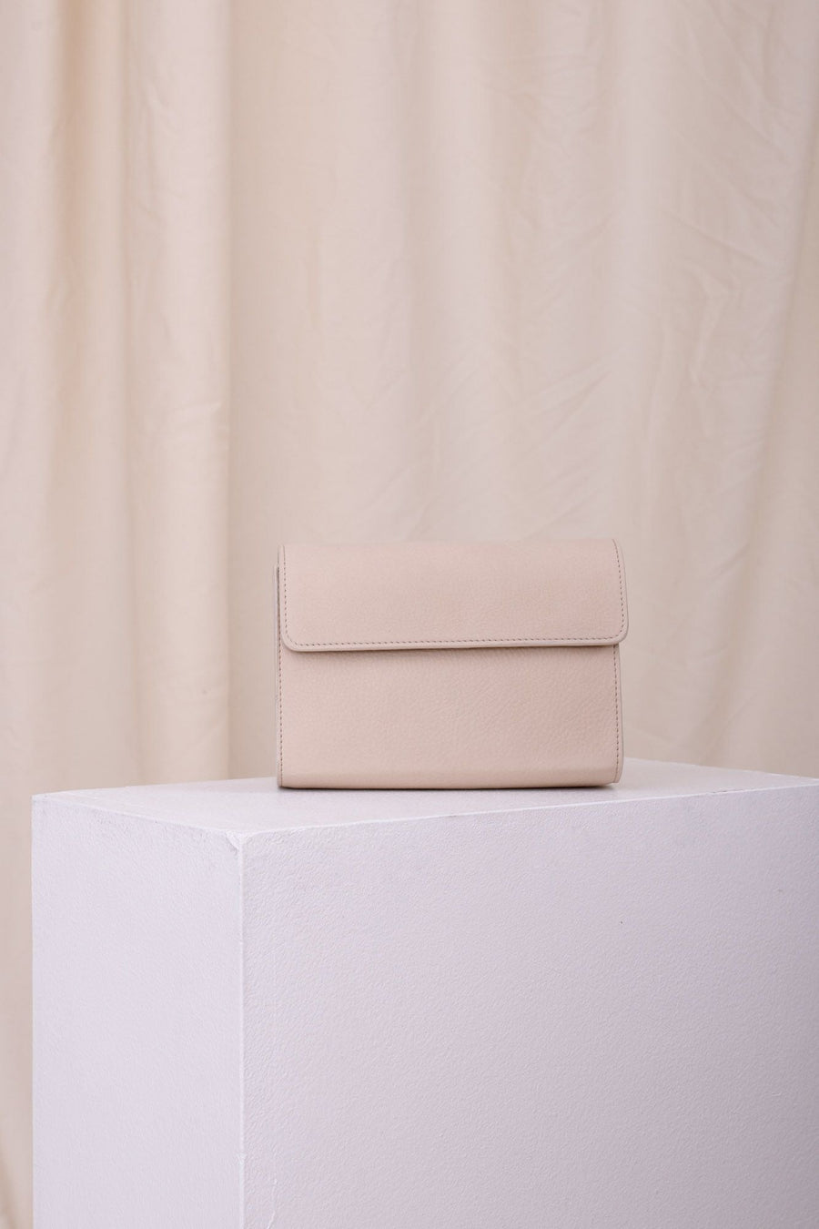 Light beige aniline leather multi-strap bag
