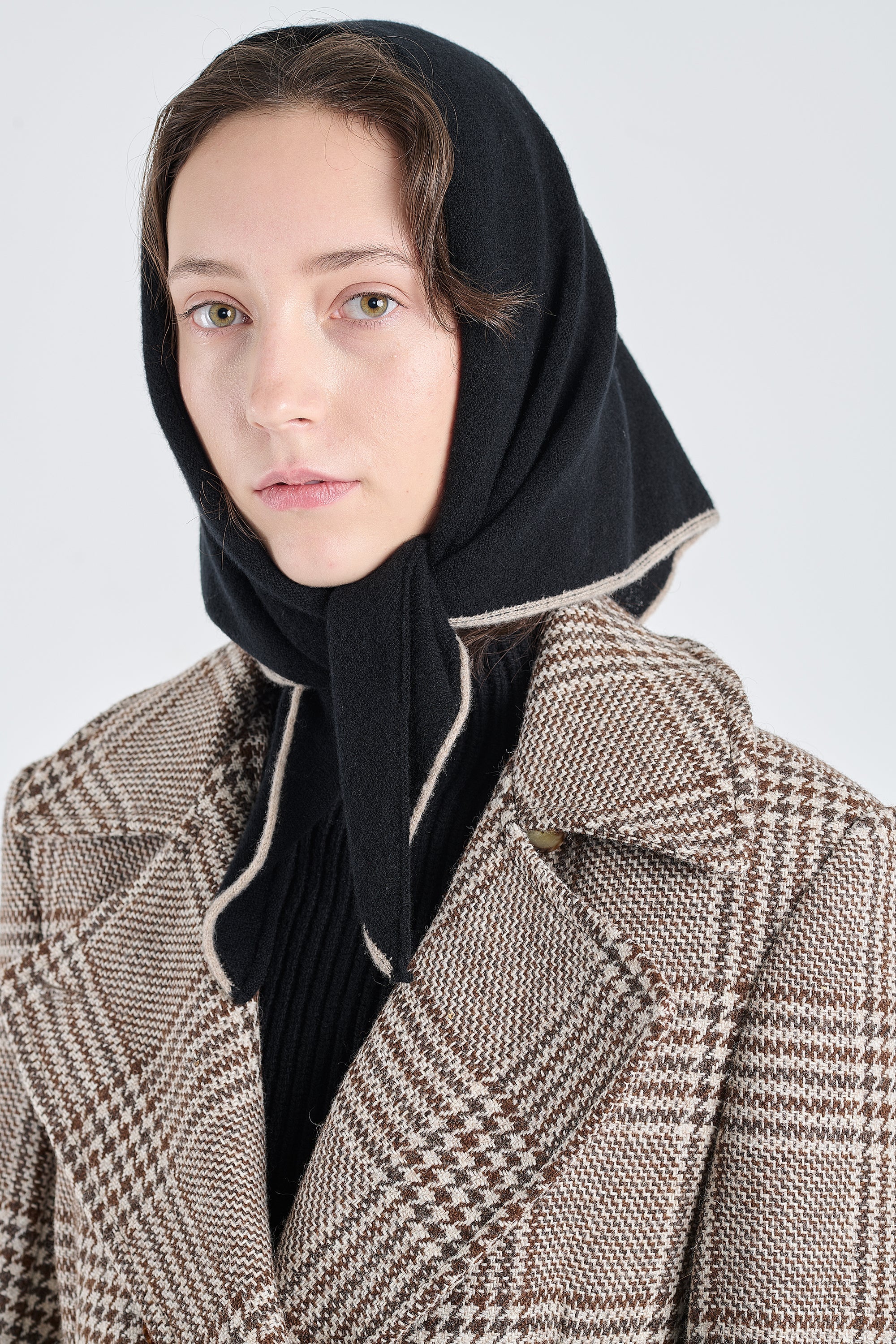Black&nomad cashmere triangle scarf