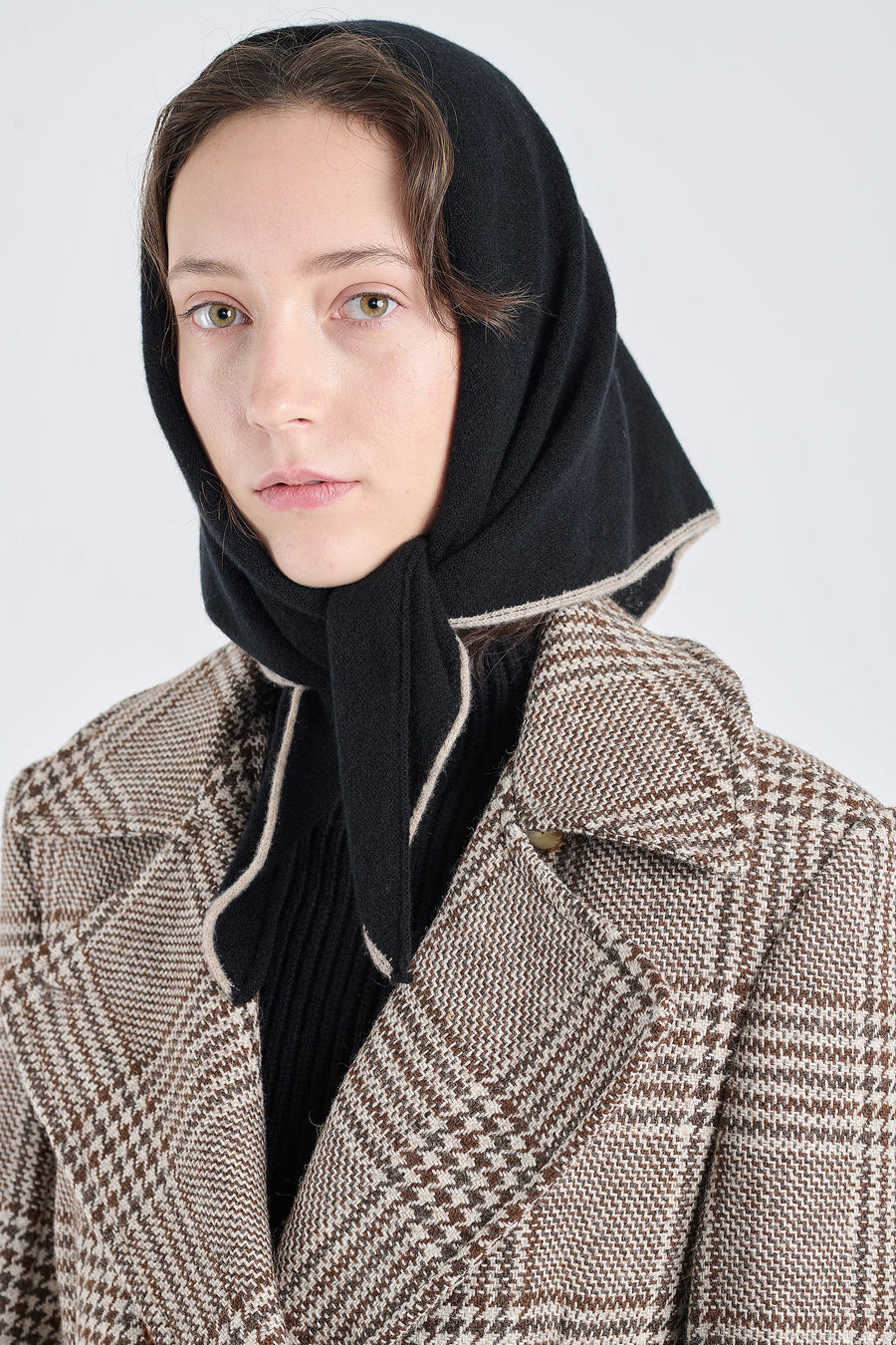 Black&nomad cashmere triangle scarf