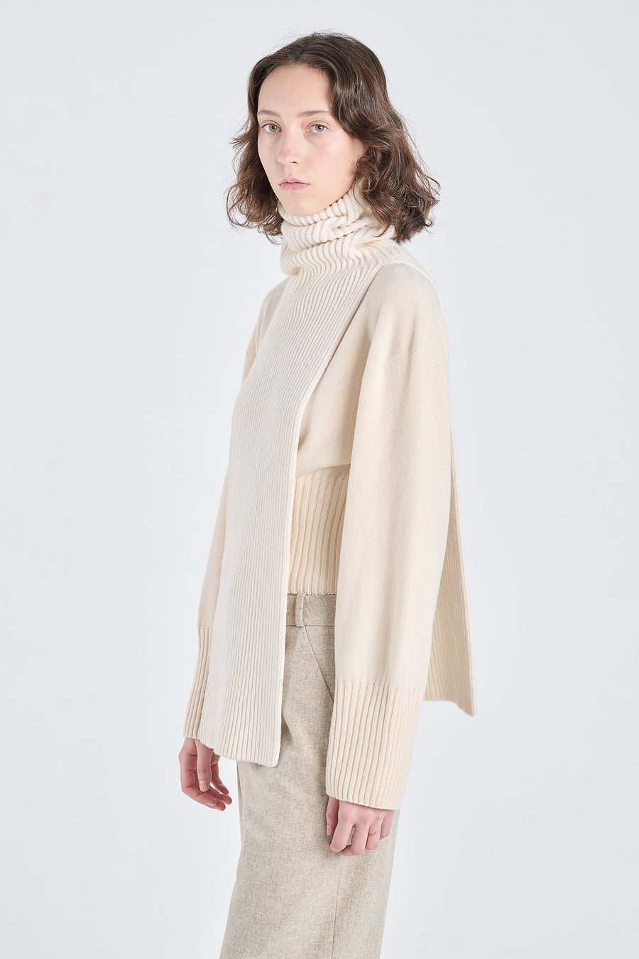 Light ivory extra fine merino turtleneck