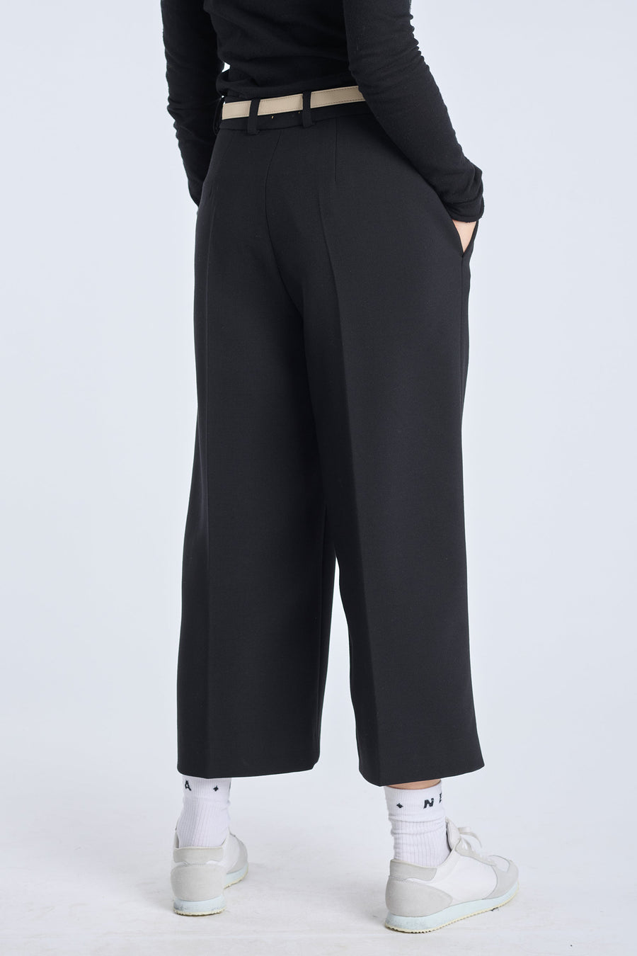 Black bistretch wool cropped pants