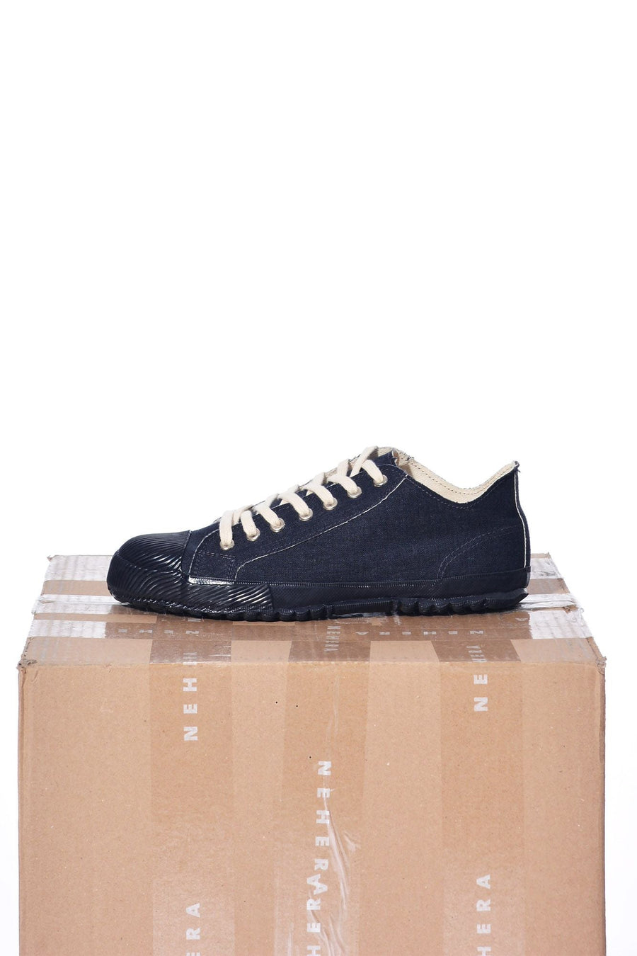 Navy blue rudeback linen sneakers
