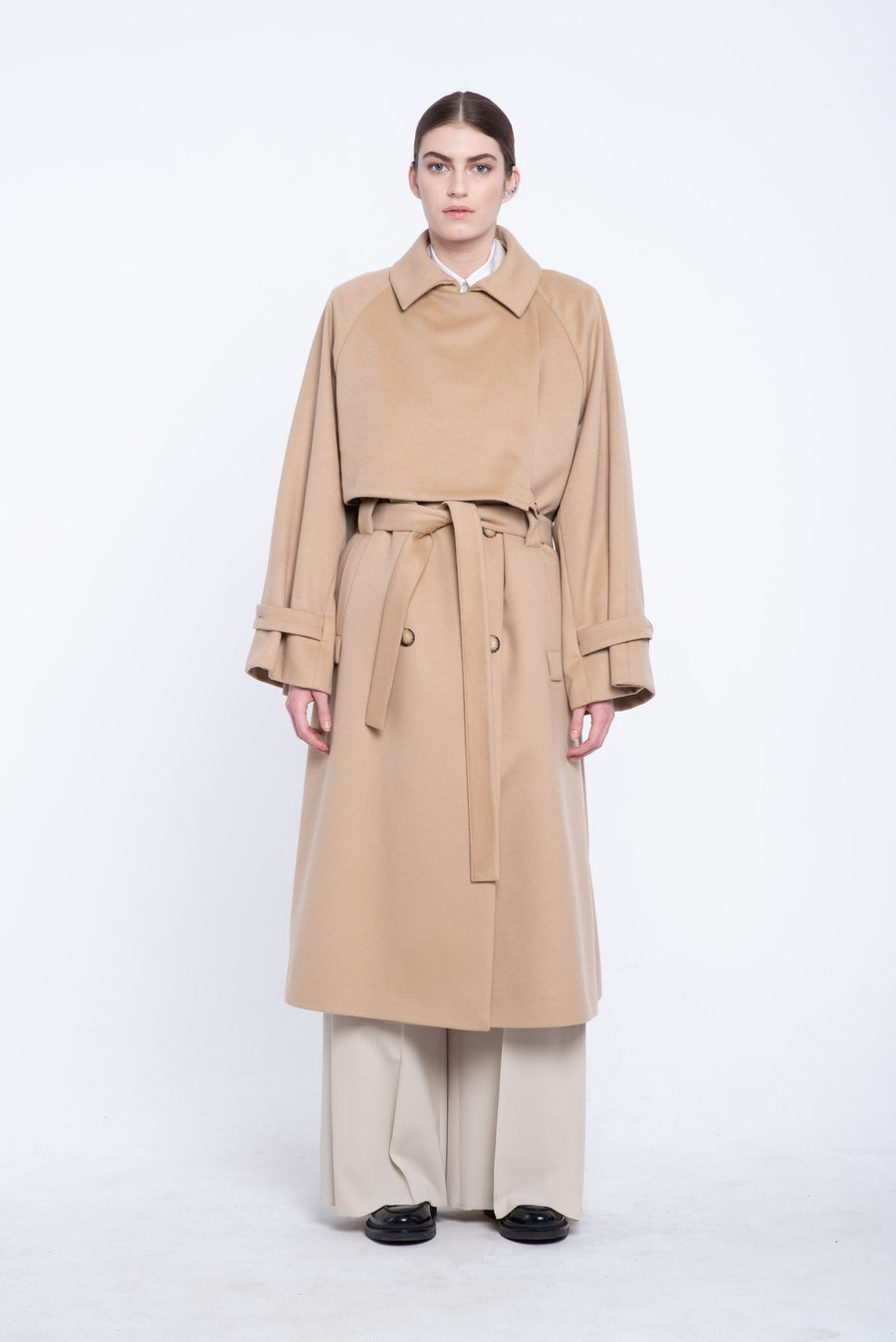 Oatmeal cashmere coat with trench details