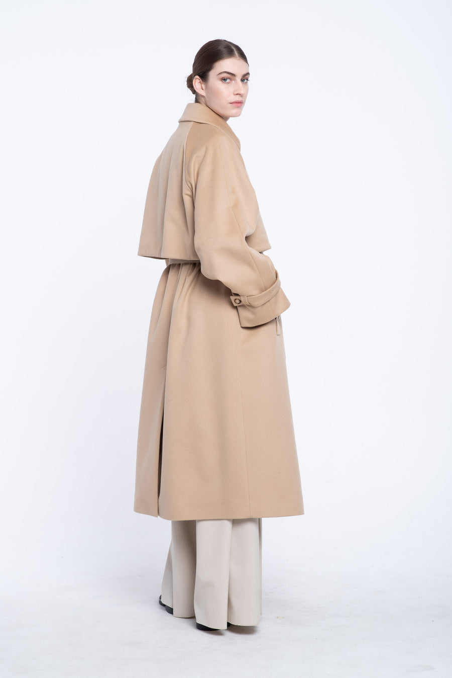 Oatmeal cashmere coat with trench details