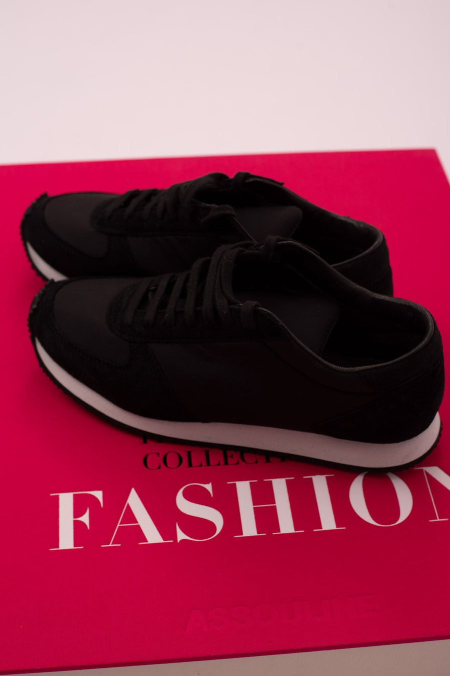 Black leather marathon unisex sneakers