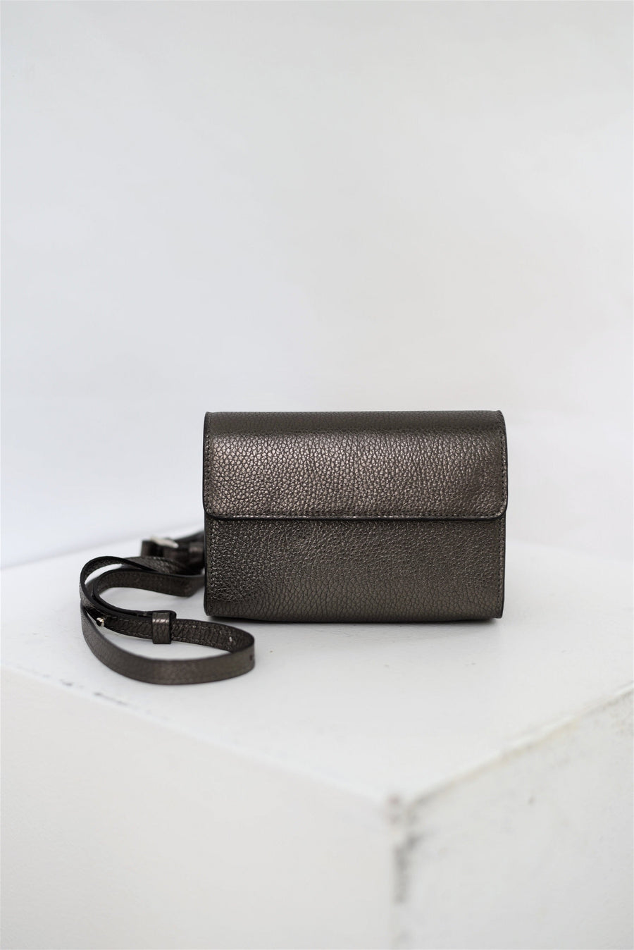 Dark bronze bovine leather multi-strap bag
