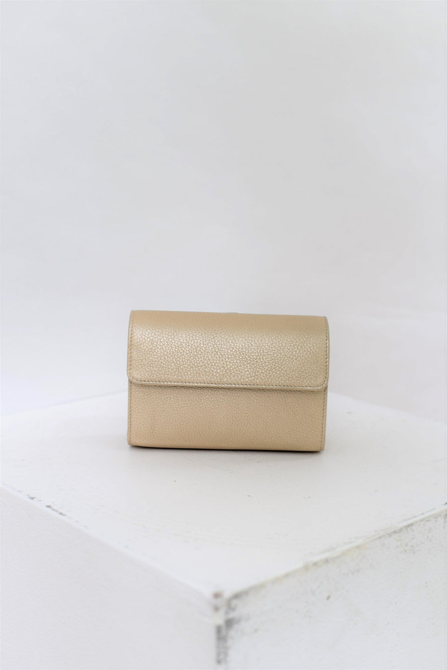 Gold opaco bovine leather multi-strap bag