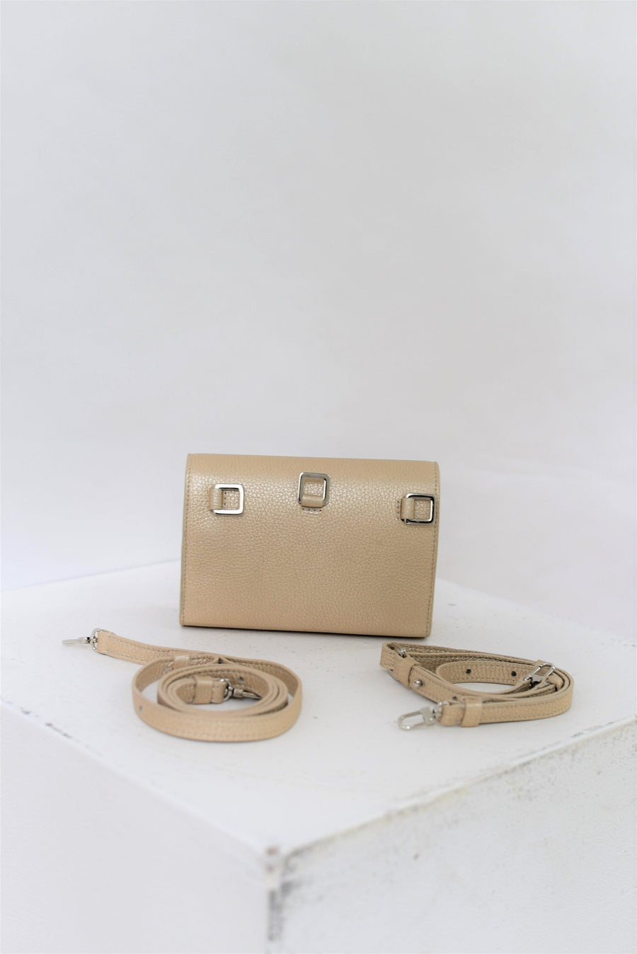 Gold opaco bovine leather multi-strap bag