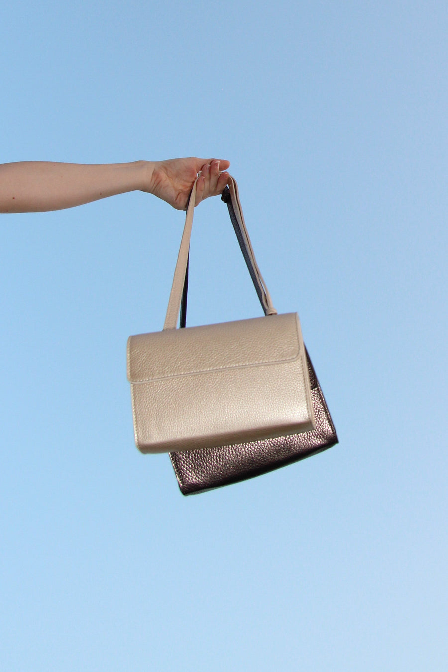 Gold opaco bovine leather multi-strap bag